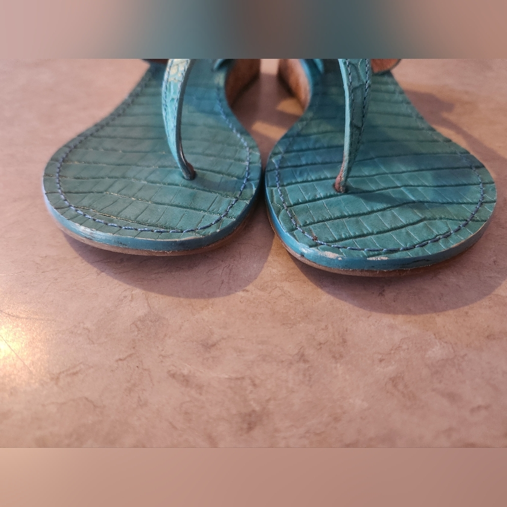 Tory Burch Teal Croc-Embossed Leather Thong Sandals with Gold Logo - Picture 9 of 11